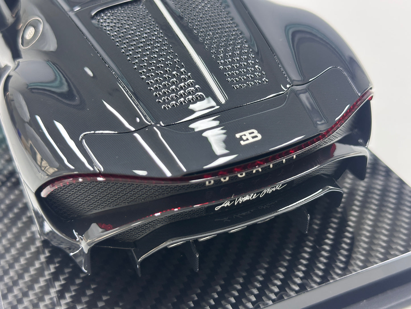 CE 1/18 Bugatti La Voiture Noire (Black Carbon Fiber) CE013
