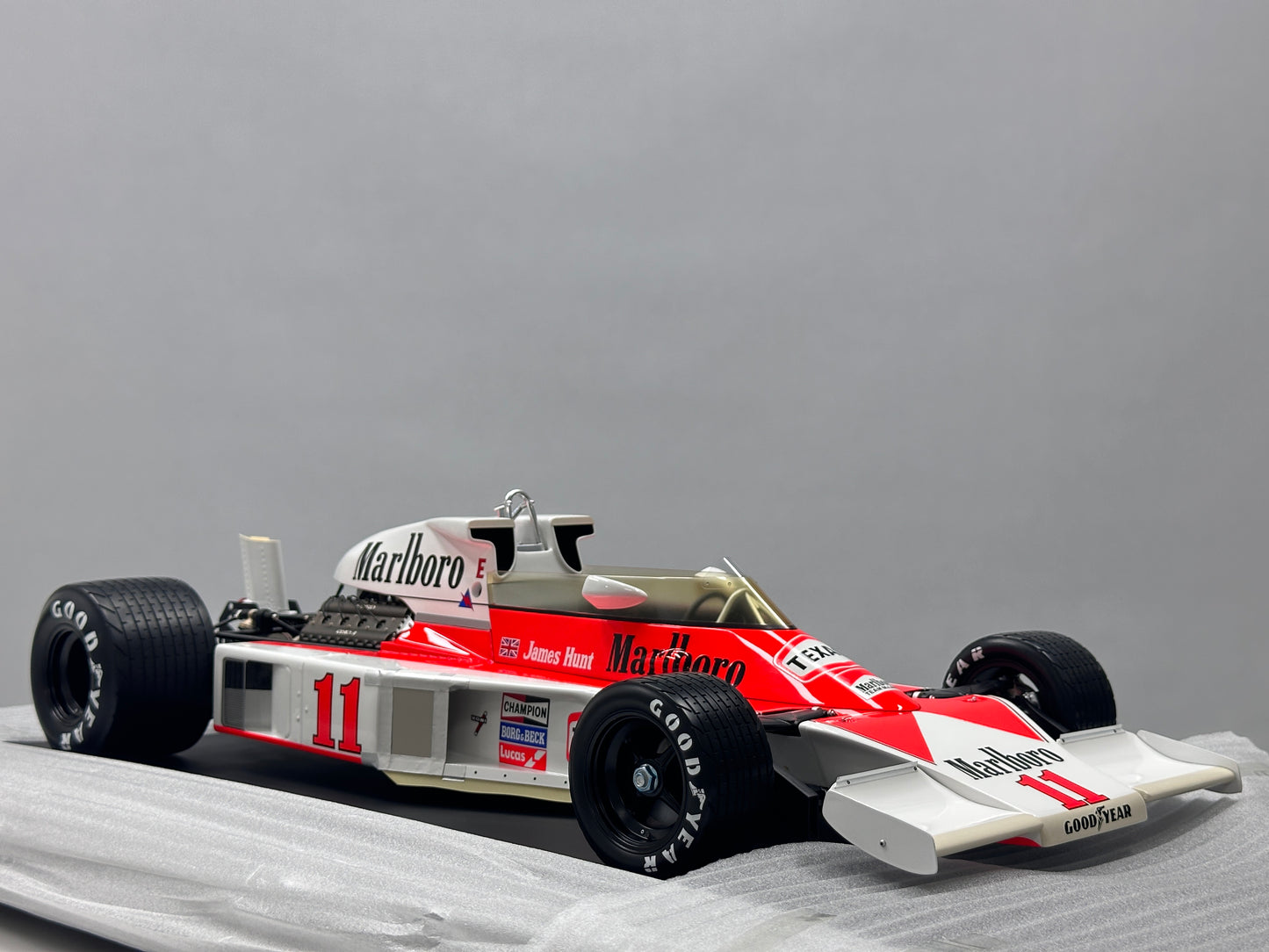 Spark 1/8 McLaren M23 No. 11 (3rd Place, 1976 Japanese GP) – James Hunt – Red & White Livery (08SP263)