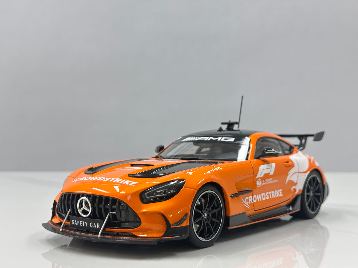 MINICHAMPS 1/18 Mercedes-AMG GT BLACK SERIES SILVERSTONE 2025 Safety Car Orange 110032092