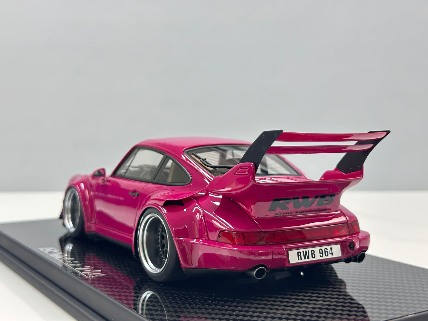 TGM Model 1/18 Porsche RWB 964 – Rose Pink (TGM007)