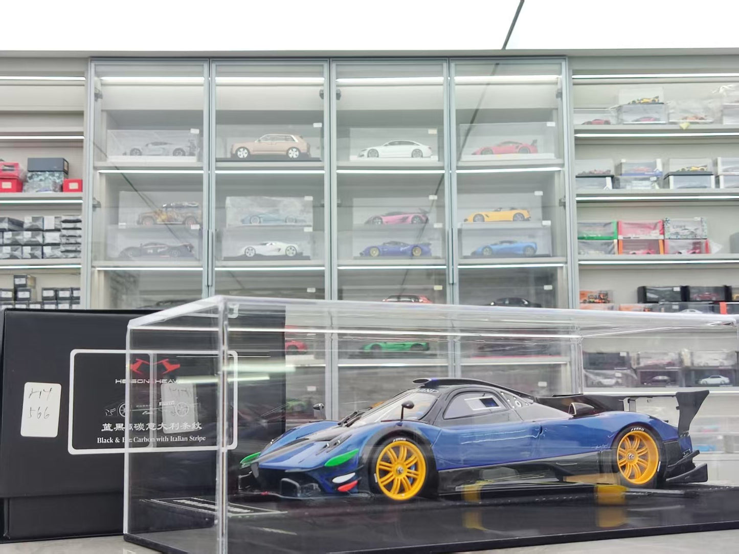 HH Model 1/18 Pagani Zonda R & Evolution Specials Blue & Black Double Carbon Italian Stripes HH566