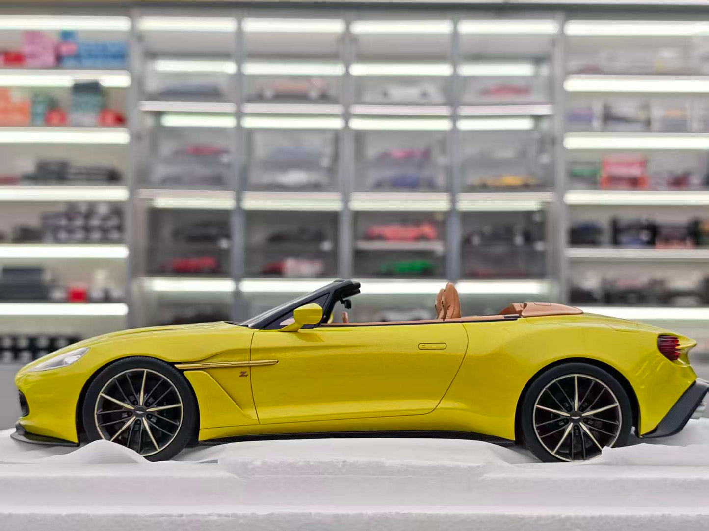 TOPSPEED 1/18 Aston Martin VANQUISH ZAGATO (Yellow) TS050