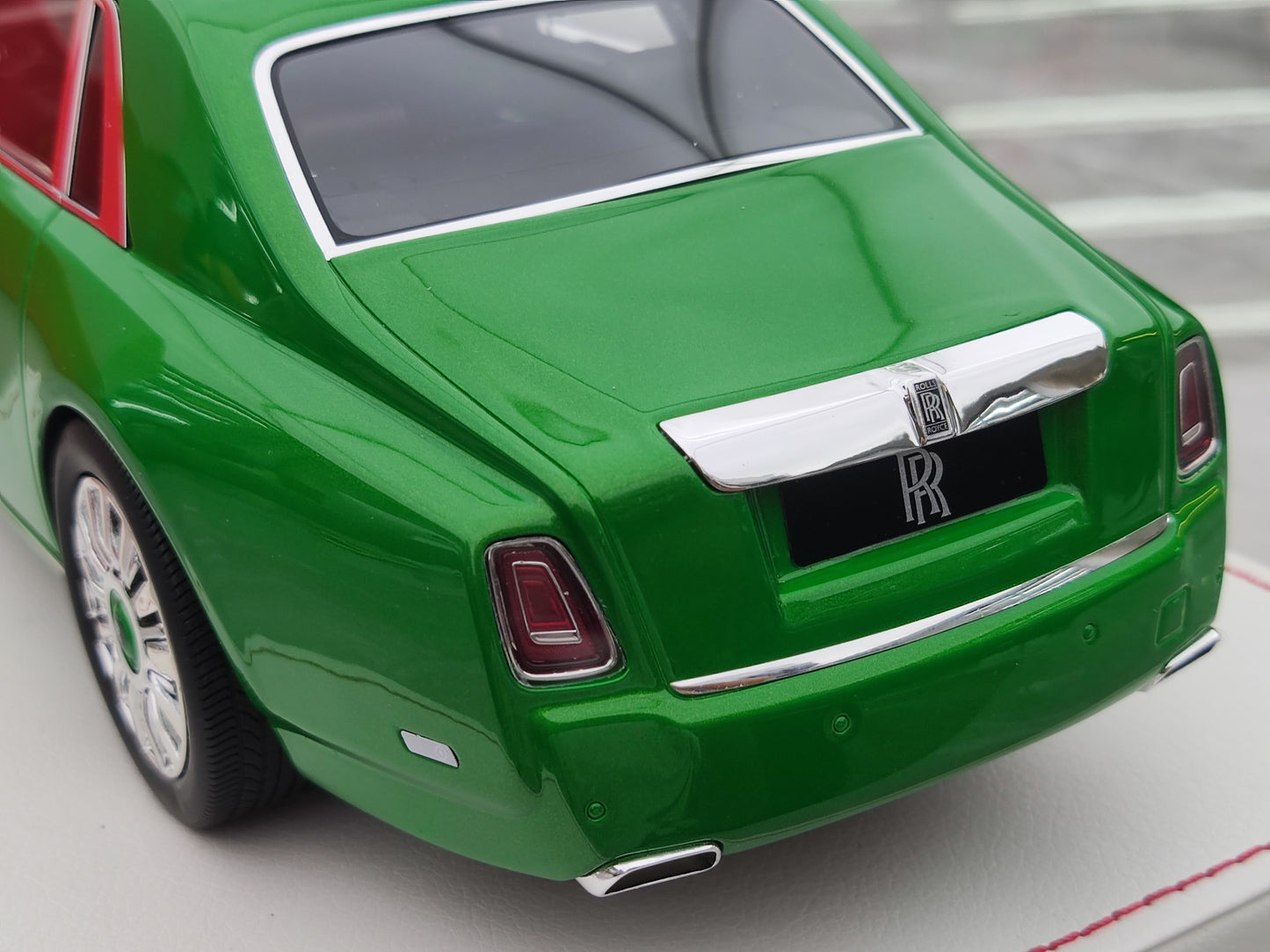 SC 1/18 Rolls-Royce Phantom VIII Electroplated Green, priced at 2980 JS-SC005