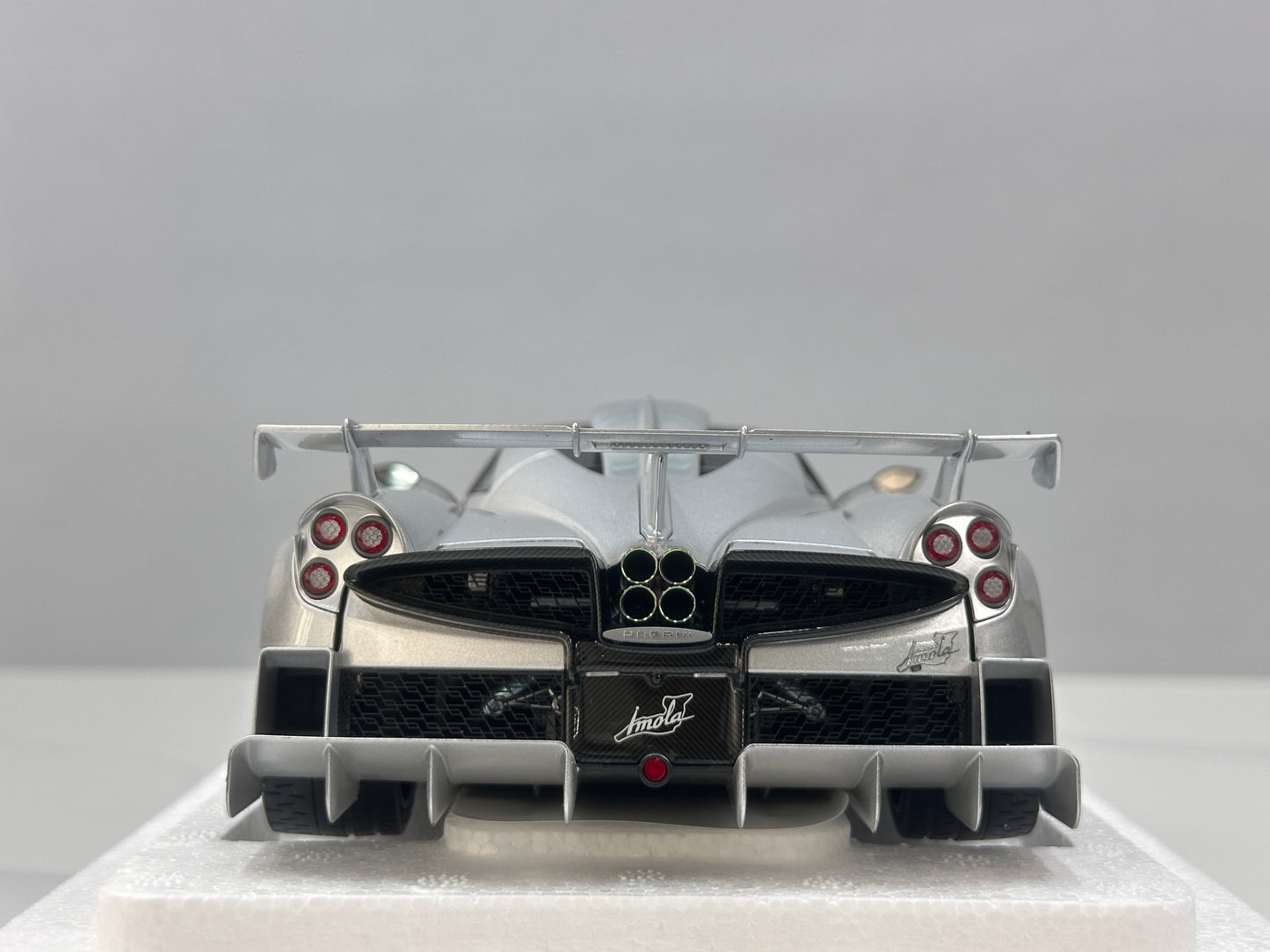 LCD 1/18 Pagani Imola Silver (LCD125)