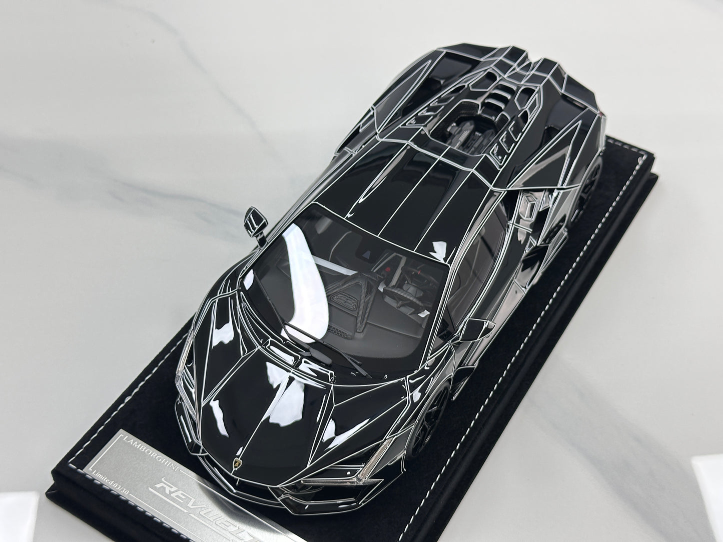 HH Model 1/18 Lamborghini Revuelto Black Luminous Crackle Pattern HH625
