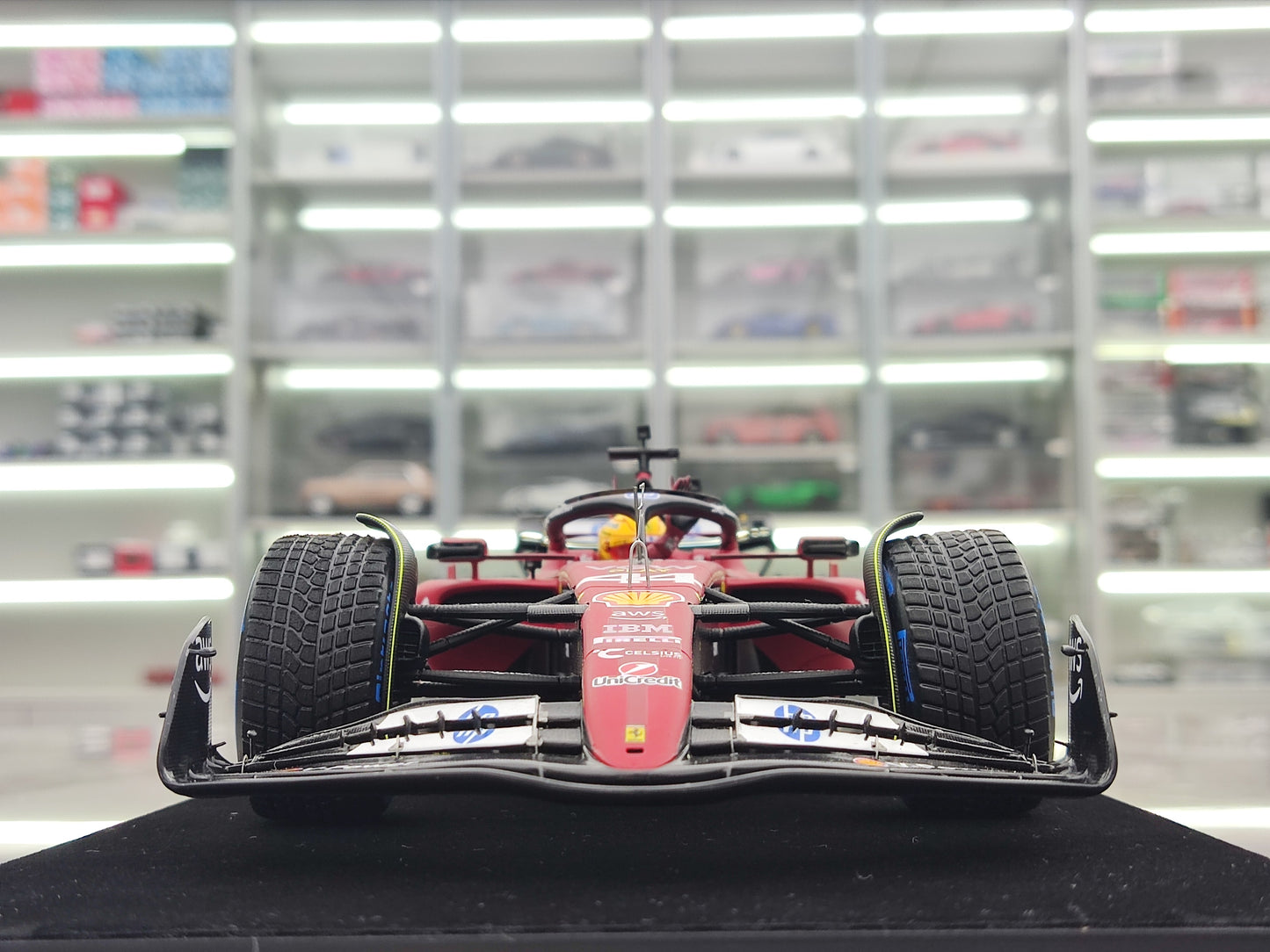 Looksmart 1/18 Ferrari SF-23 Test Fiorano 2025 #44 Lewis Hamilton - First Show in Ferrari Red LS18F1073