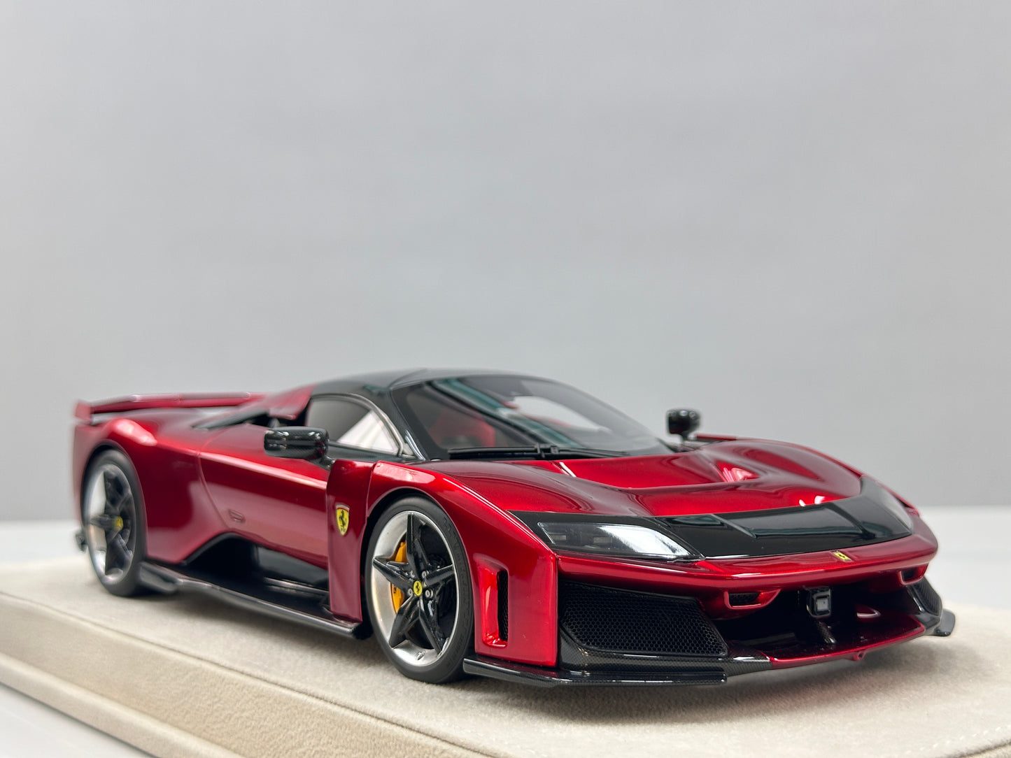 HERMES COLLECTION 1/18 Ferrari F80 – Metallic Red (HC019)