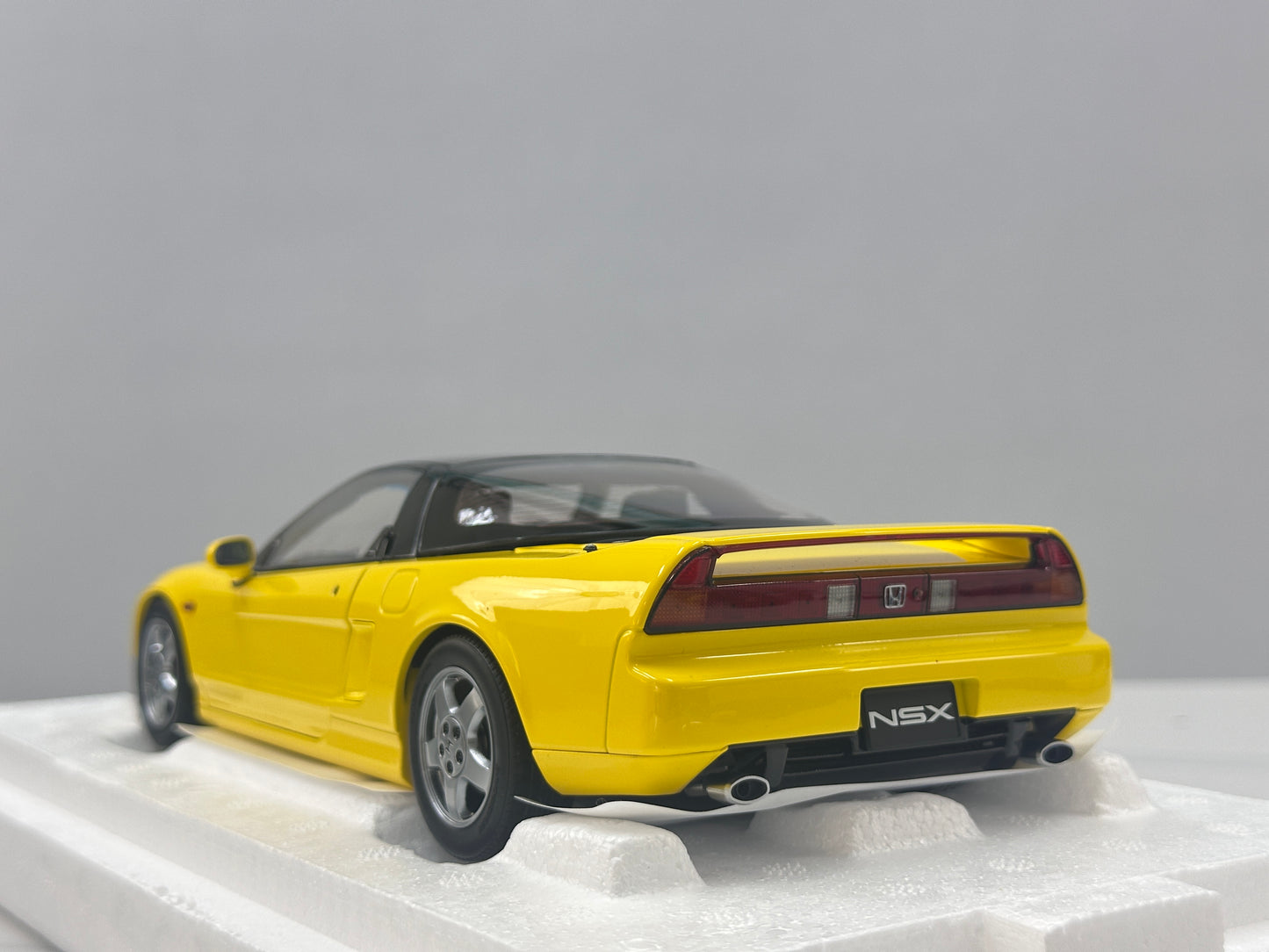 LCD 1/18 Honda NSX 1st Generation (MK1/NA1) Yellow LCD18022-YE