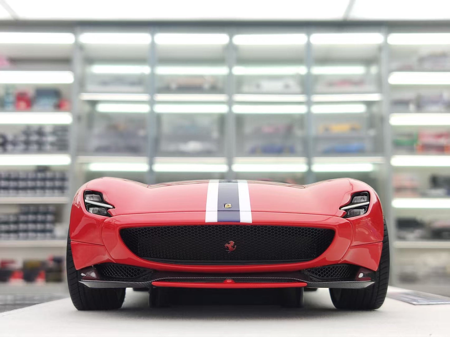 HERMES COLLECTION 1/18 Ferrari Monza SP1 with red French stripes HC006