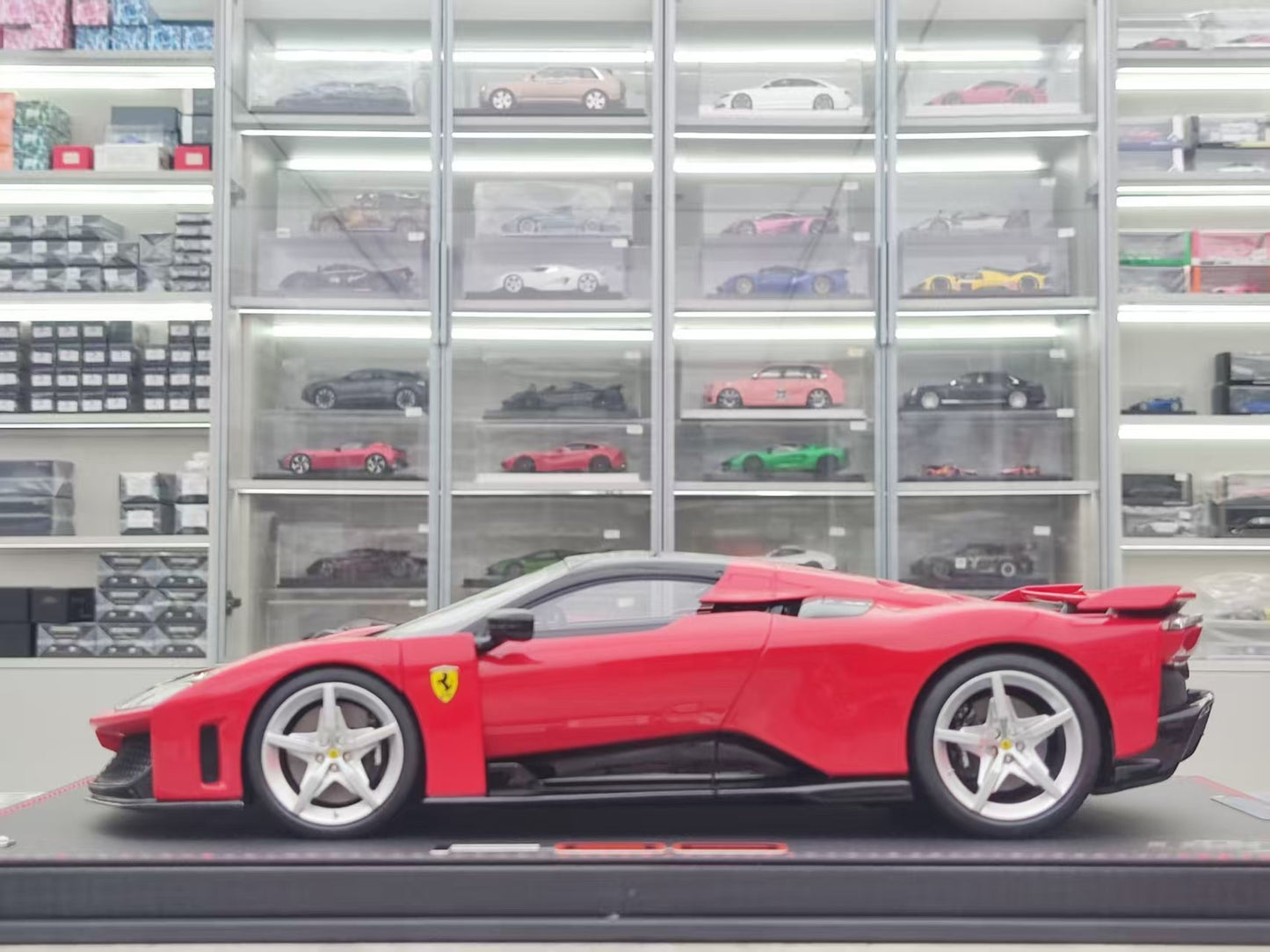 BBR 1/18 Ferrari F80 (New "King of the Road") - Leather Base, Standard Red/Silver Wheels (P18253A)