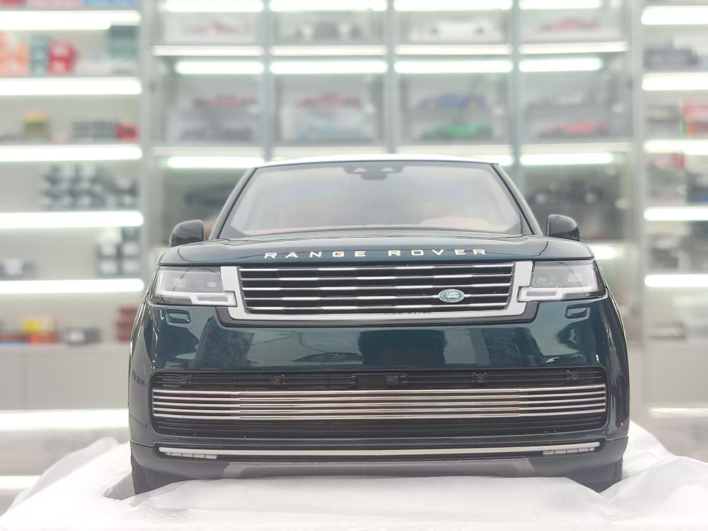 LCD 1/18 Land Rover Range Rover SV Grand Genesis Long Wheelbase Green White Top Alloy Model LCD119