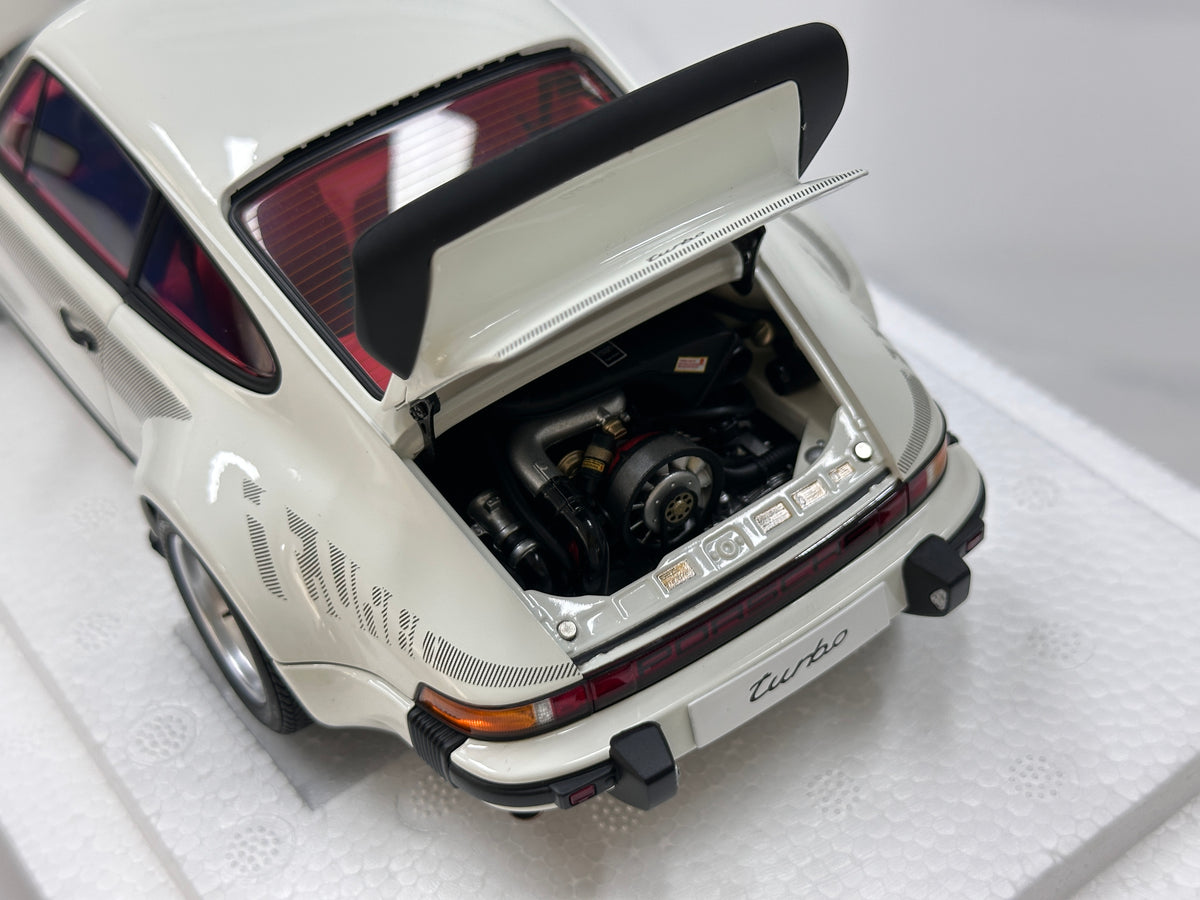 AUTOart 1/18 Porsche 911 (930) Turbo 3.0 White 78113