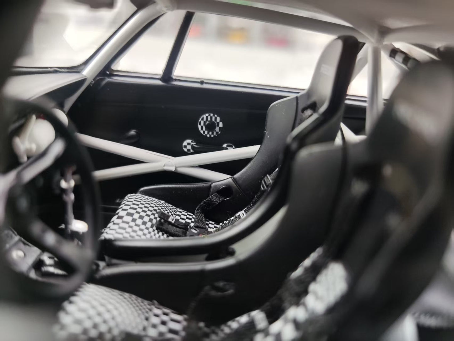 GT Spirit 1/18 Porsche Strosek Giga, White GT525