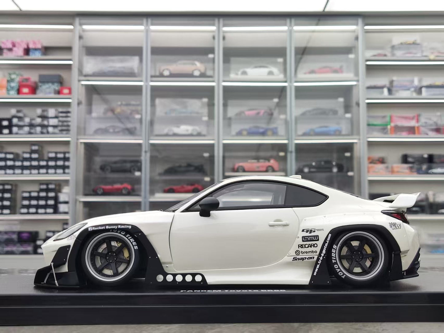 GT Spirit 1/18 Toyota GR86 Crystal White GT498
