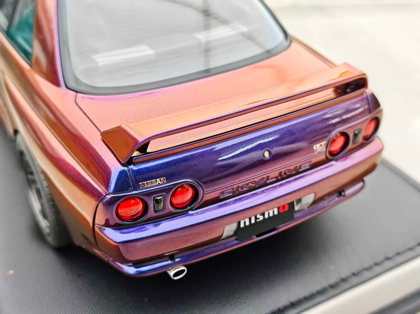 MOTORHELIX 1/18 Nissan Skyline GT-R (R32) Customized Version Chromatic Purple MH333