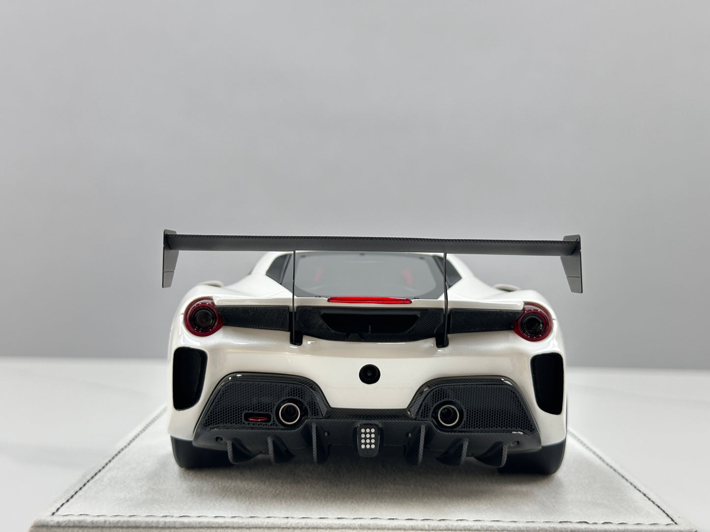 GH MODEL 1/18 Ferrari 488 Challenge Evo Pearl White GH021