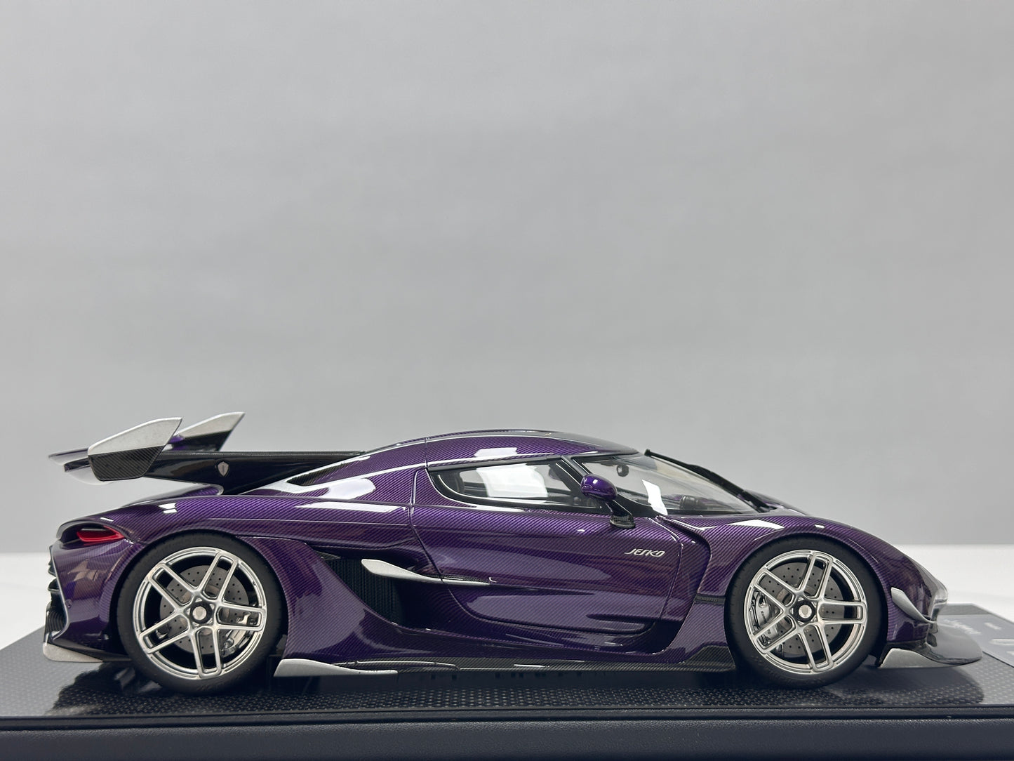 FRONTIART 1/18 Koenigsegg Jesko Carbon Purple FA199