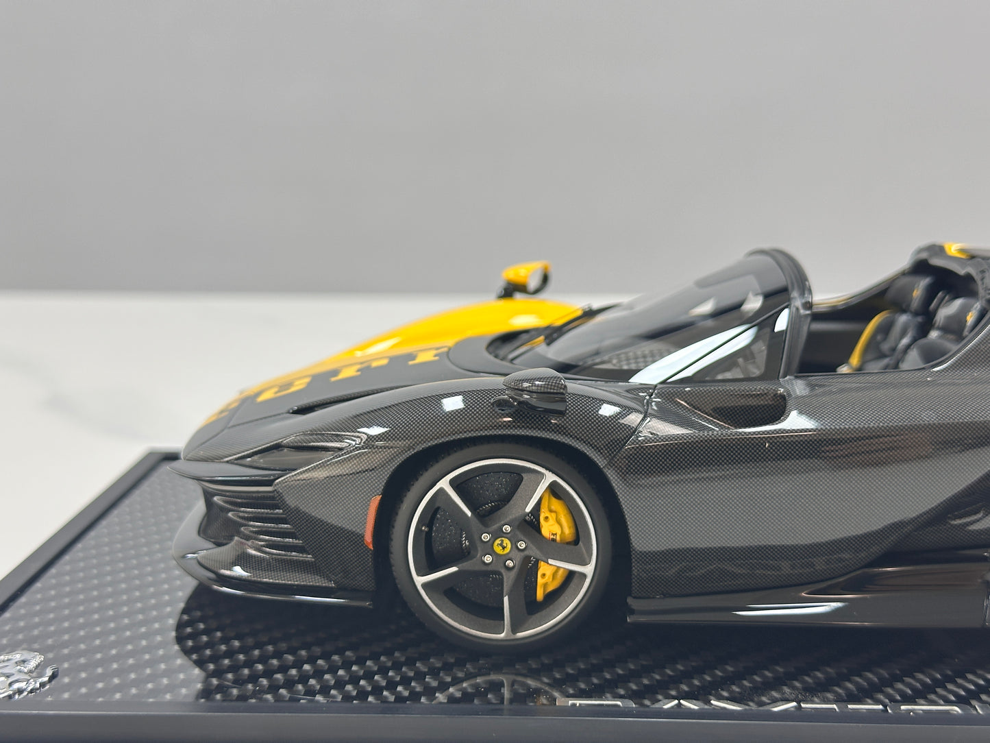 BBR 1/18 Ferrari SP3 Daytona 599+1 Spider - Open Roof Modena Yellow/Black Carbon Fiber P18214TMOCH