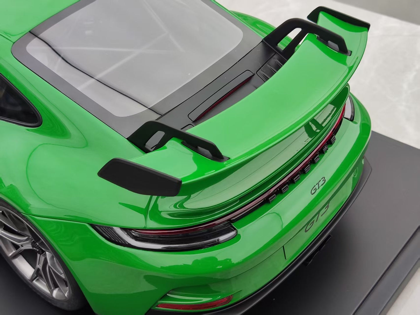 GT Spirit 1/8 Porsche 911 [992] GT3 Green GTS801601