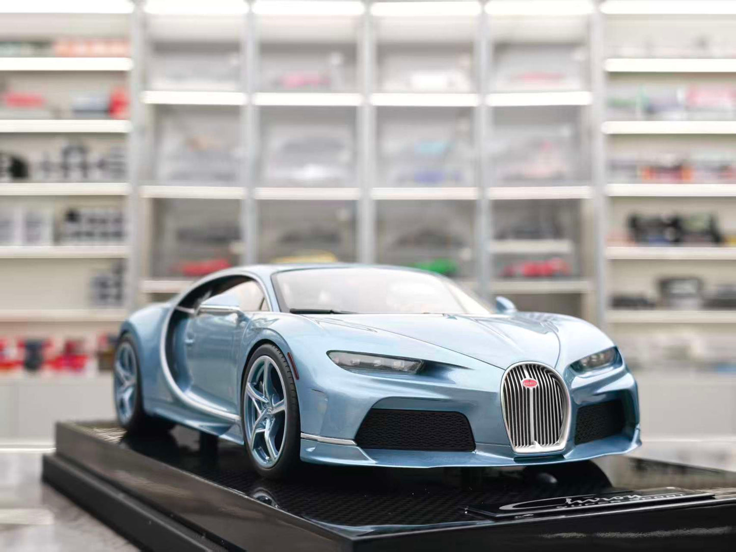 MR 1/18 Bugatti Chiron Super Sport Atlantic Blue BUG012E