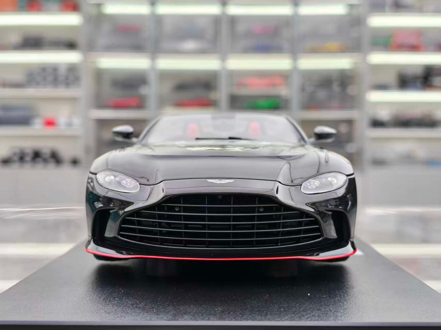 GT Spirit 1/18 ASTON MARTIN V12 VANTAGE6 GT923