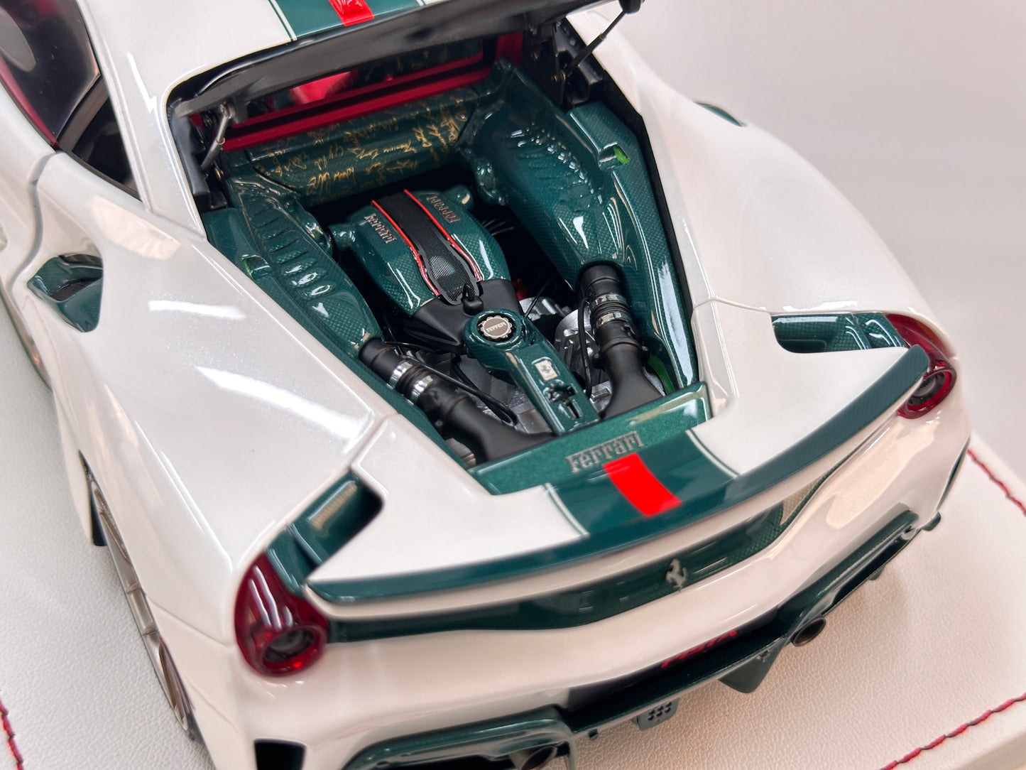 DM Pro 1:18 Ferrari 488P (White Base) — Style D: GUCCI Edition — Fully Opening Resin Model (DGP004A)