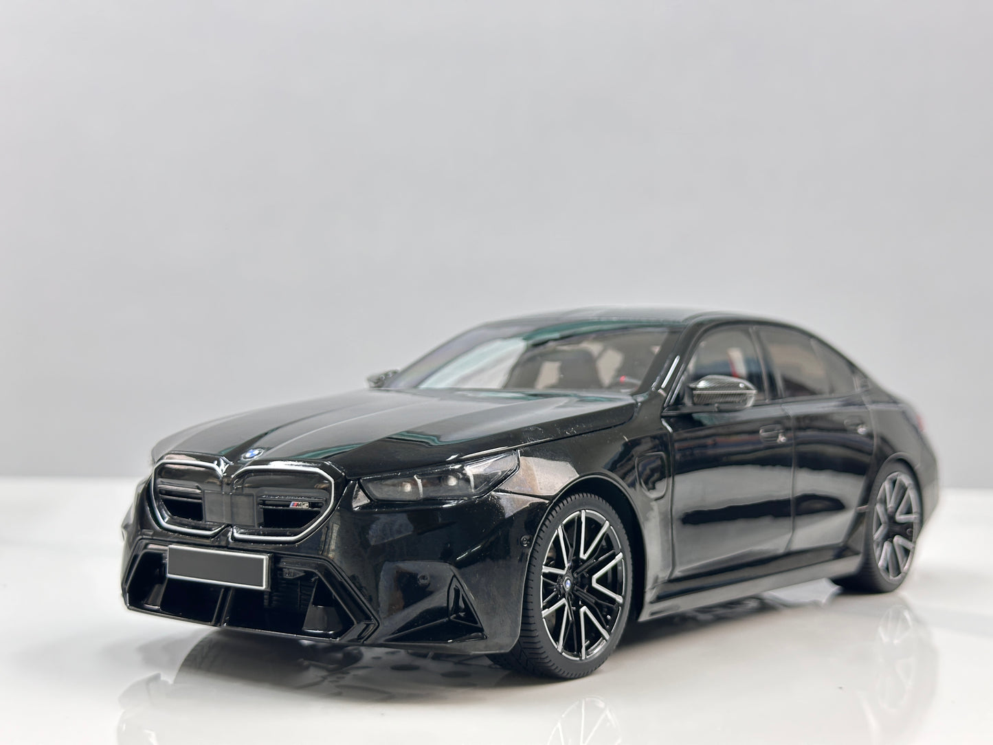 MINICHAMPS 1/18 BMW M5 2024 Metallic Black 110023801