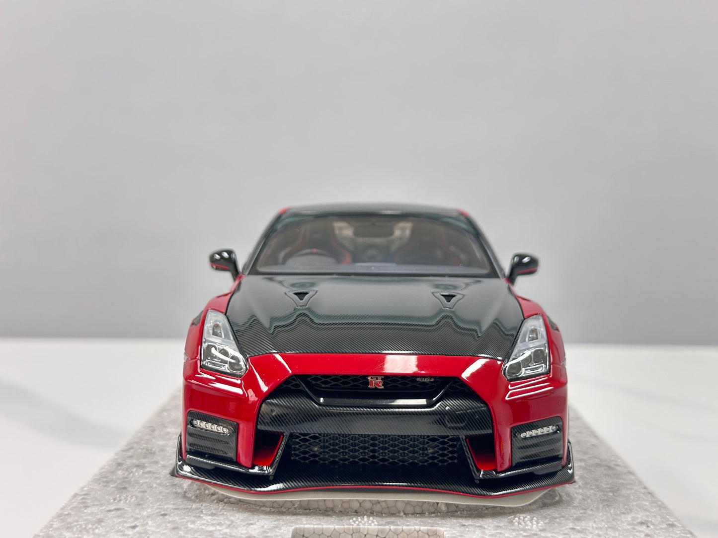 MOTORHELIX 1/18 Nissan GT-R NISMO (R35) Special Edition 2022 Vibrant Red MH367