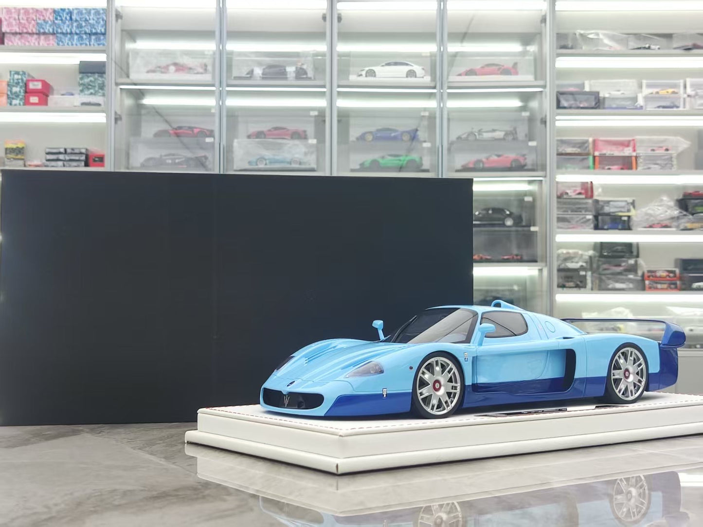 GL 1/18 Maserati MC12 Gulf Blue + Dark Blue Resin Model JS-GL024