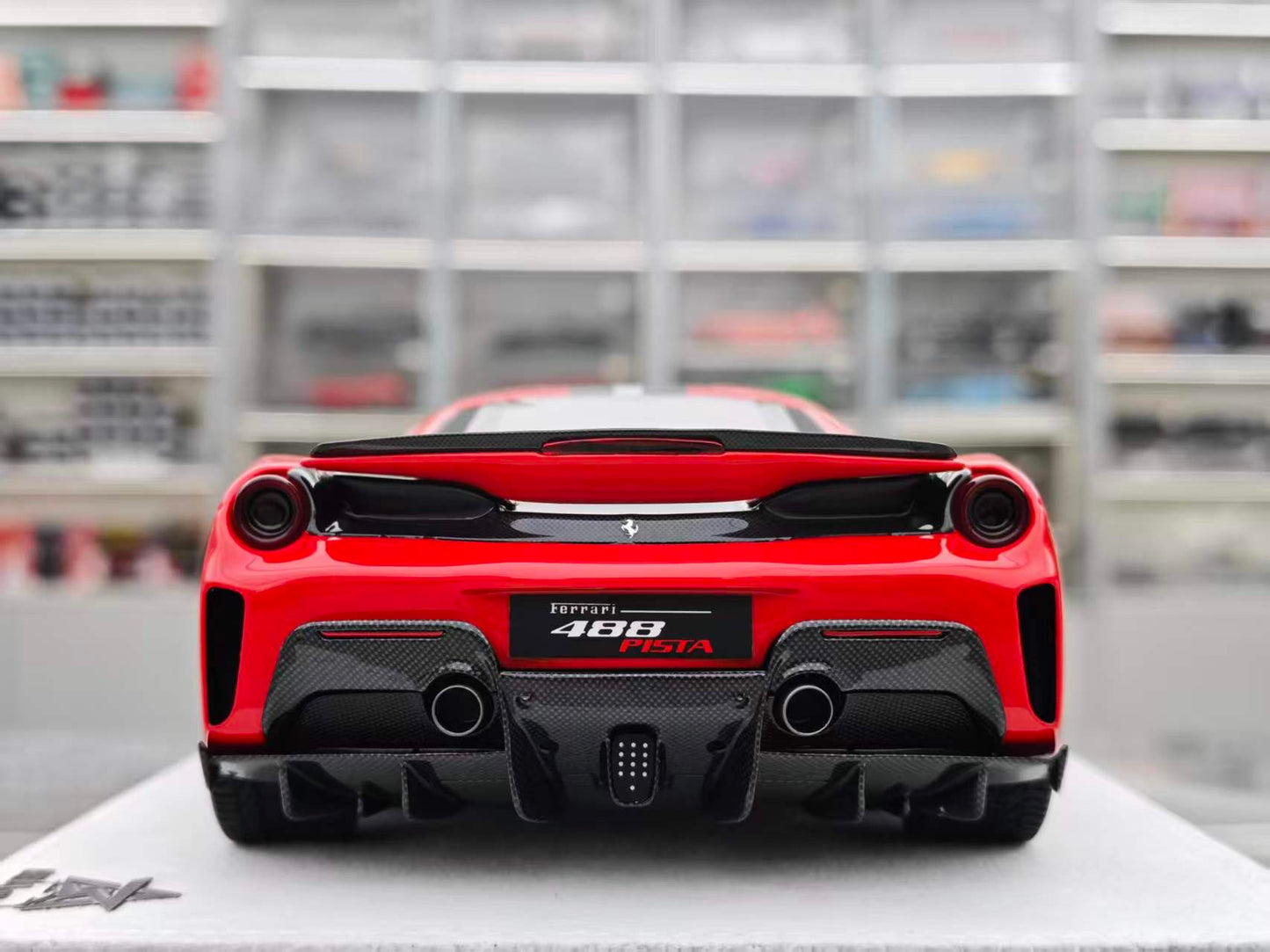 BBA MDOEL 1/18 Ferrari 488PISTA (Red) BBA055