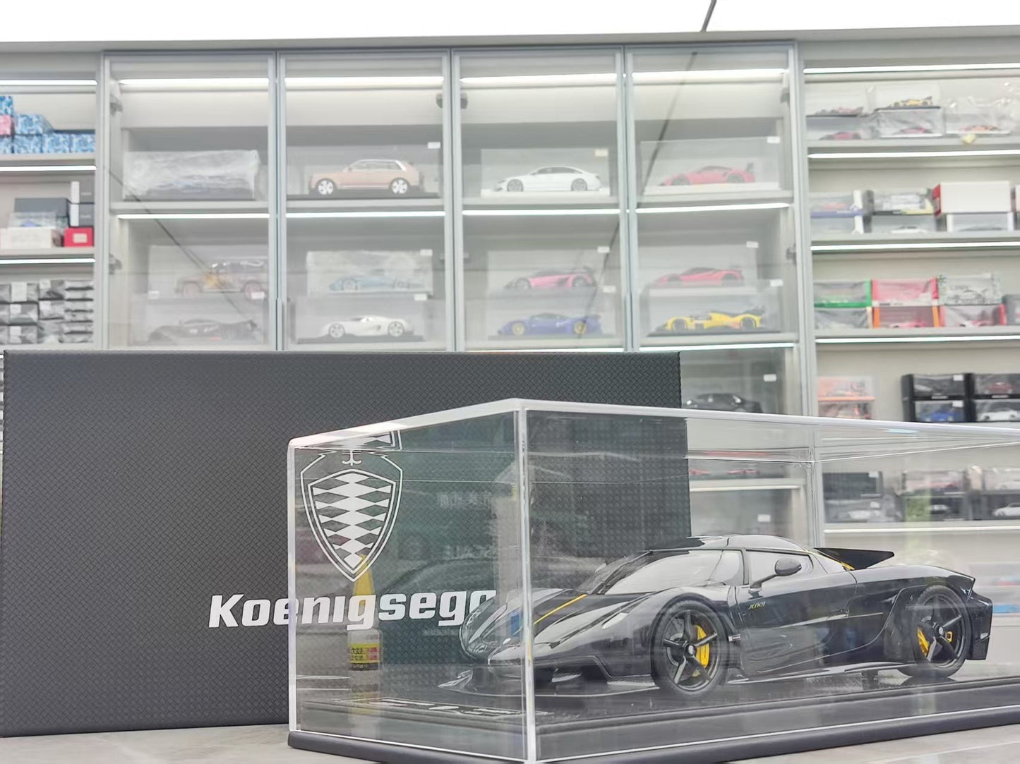 FRONTIART 1/18 Koenigsegg Jesko Absolut Black/Gray FA183
