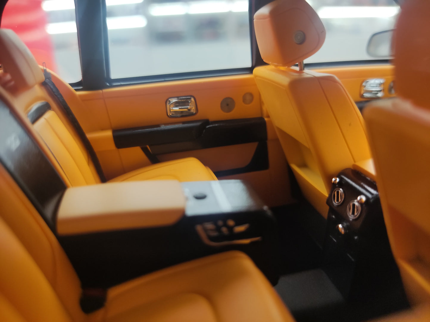 YY Model 1/18 Rolls-Royce Cullinan Resin Car Model JS-YY001