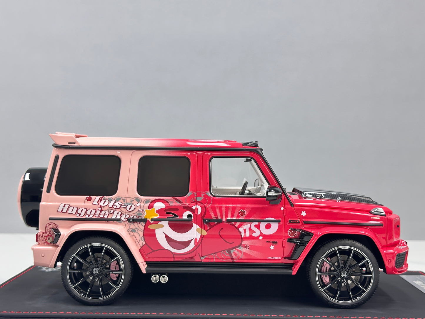 BBA Model 1/18 Brabus G800 "Lotso" (Strawberry Bear) BBA083