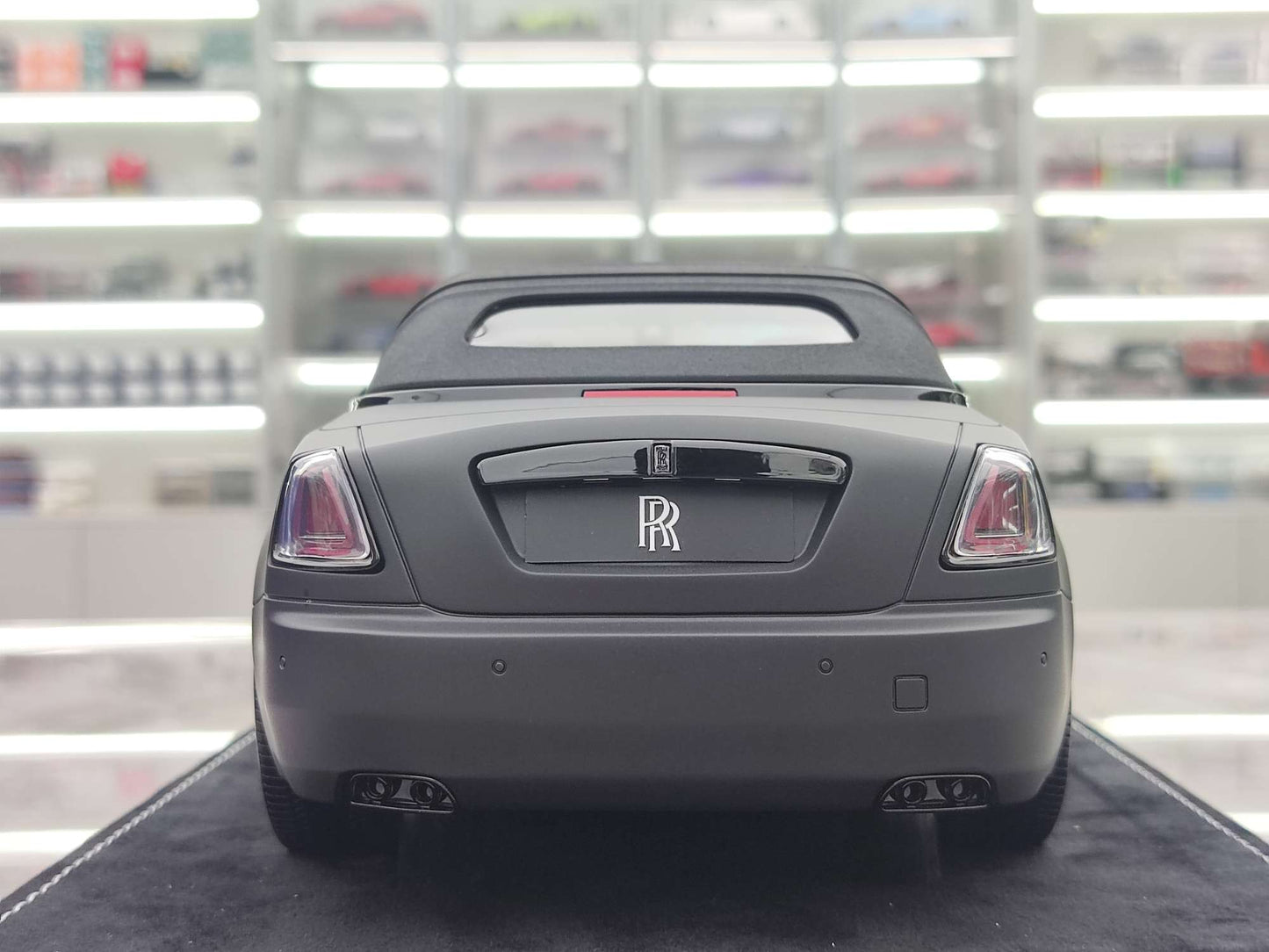 HH Model 1/18 Rolls-Royce Dawn (Matte Black) HH426