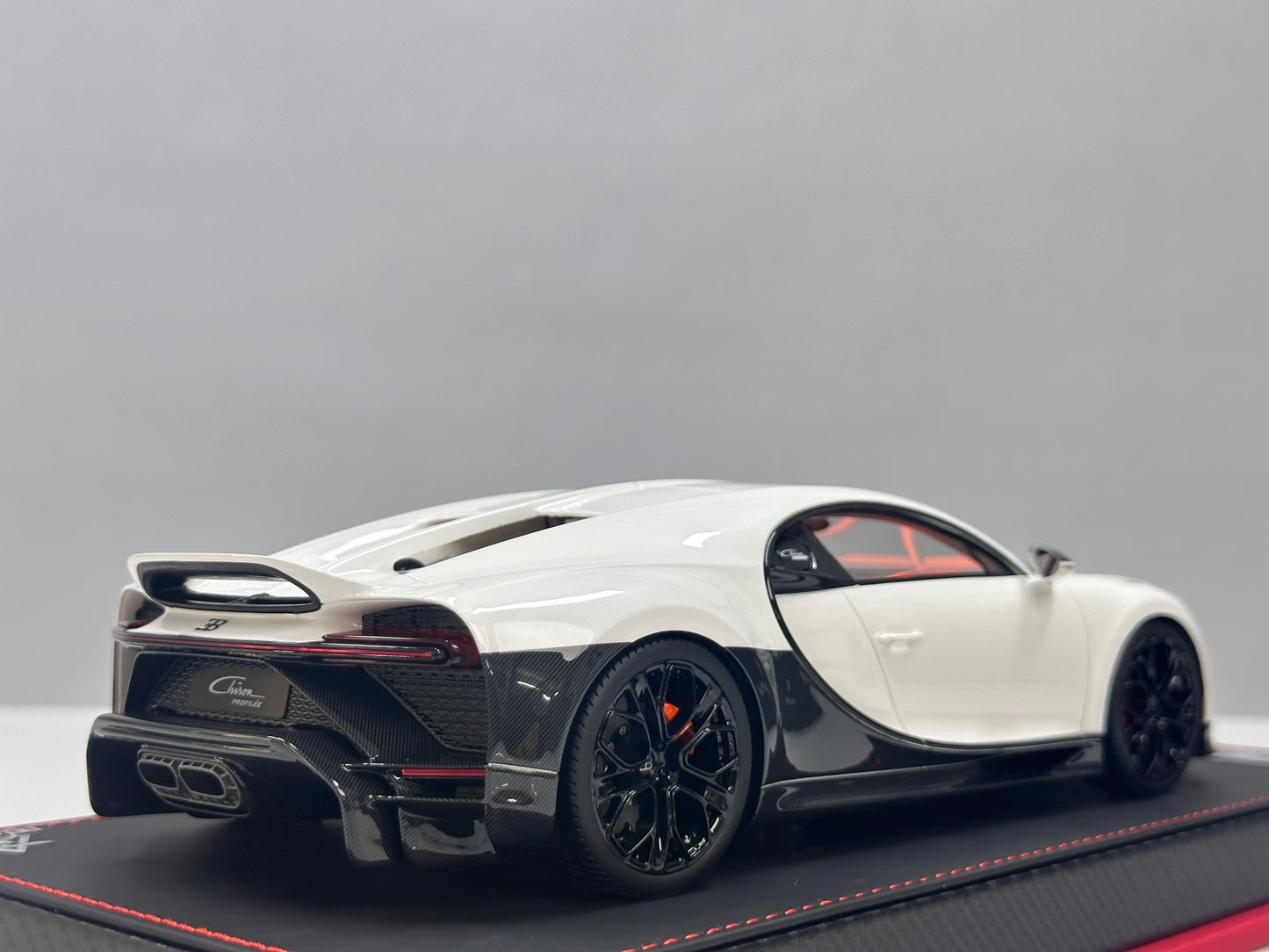 BBA MODEL 1/18 Bugatti Chiron Profiler Black and White Panda BBA072