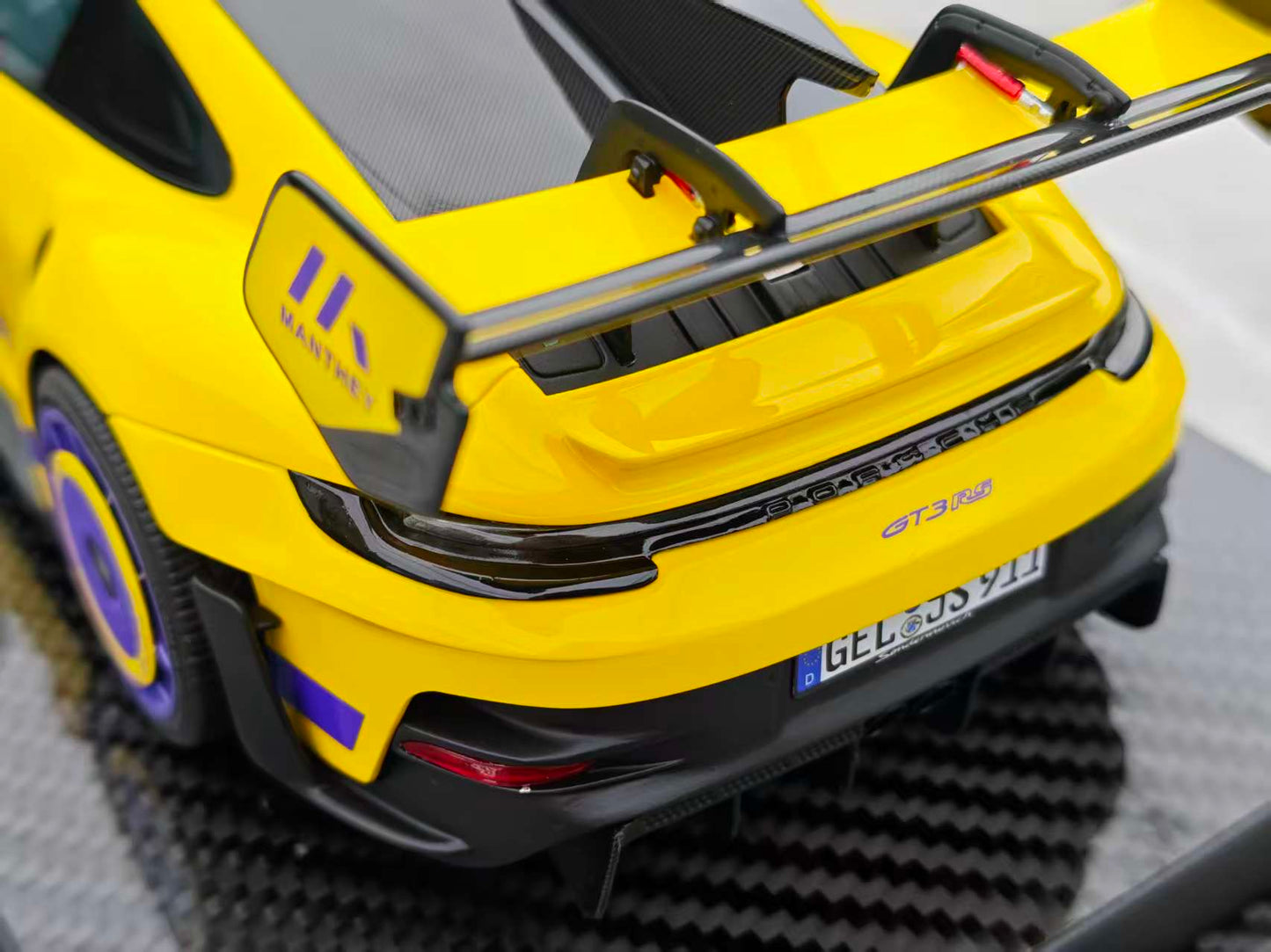 VIP 1/18 Porsche 911 GT3 RS - Manthey Racing Racing Yellow VIP186