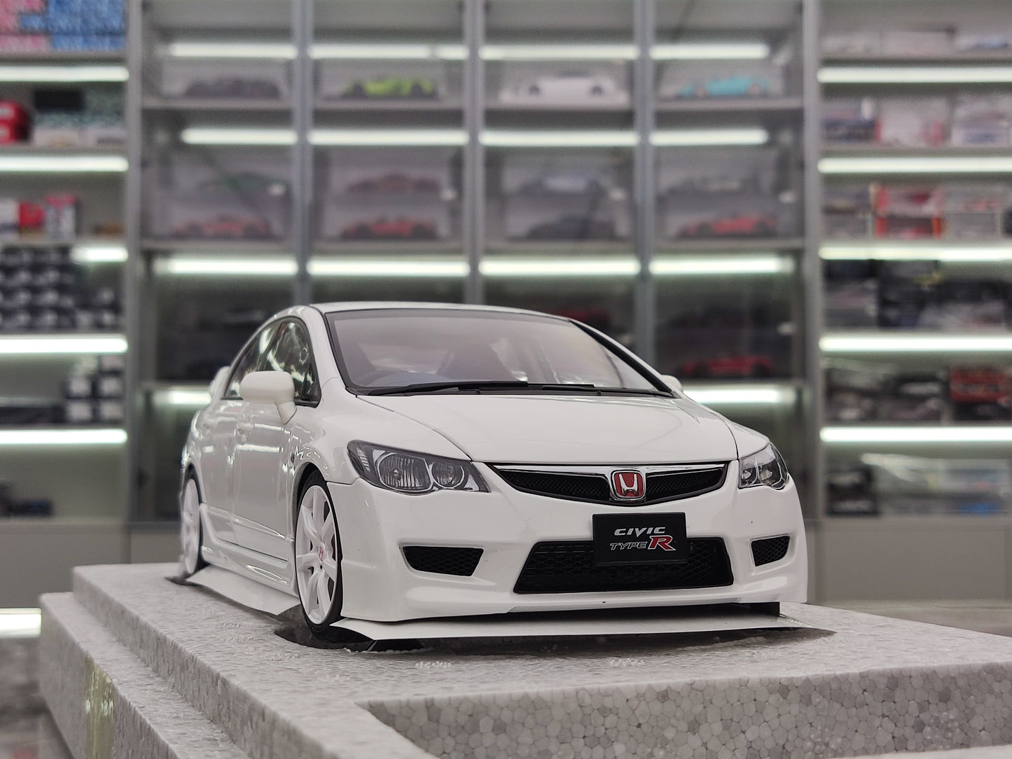 MOTORHELIX 1/18 Honda Civic Type R (FD2) 2007 Facelift MH307