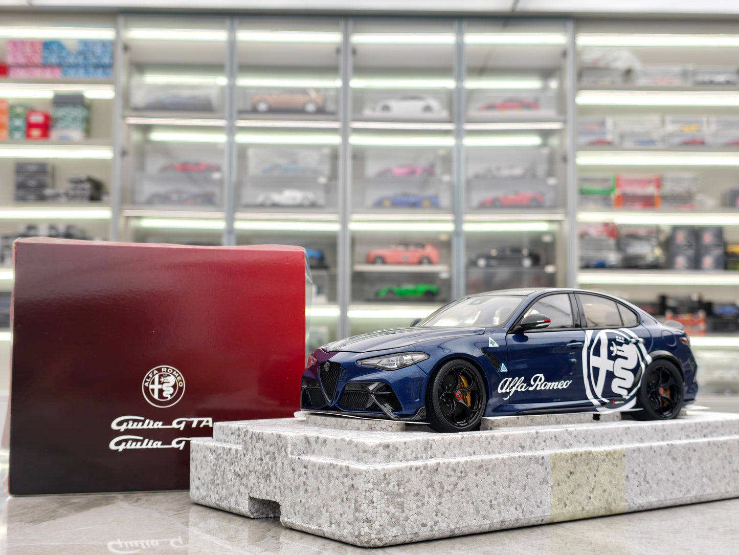MOTORHELIX 1/18 Alfa Romeo Giulia GTA Monte Carlo Blue MH329