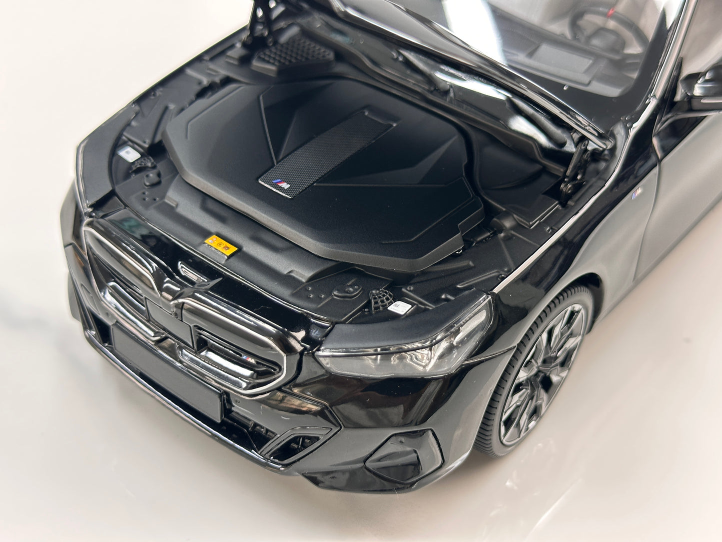 MINICHAMPS 1/18 BMW i5 M60 Touring 2024 Metallic Black 110023602