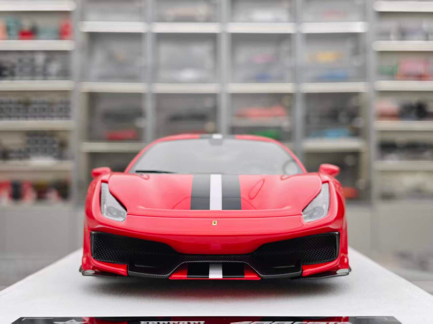 BBA MDOEL 1/18 Ferrari 488PISTA (Red) BBA055
