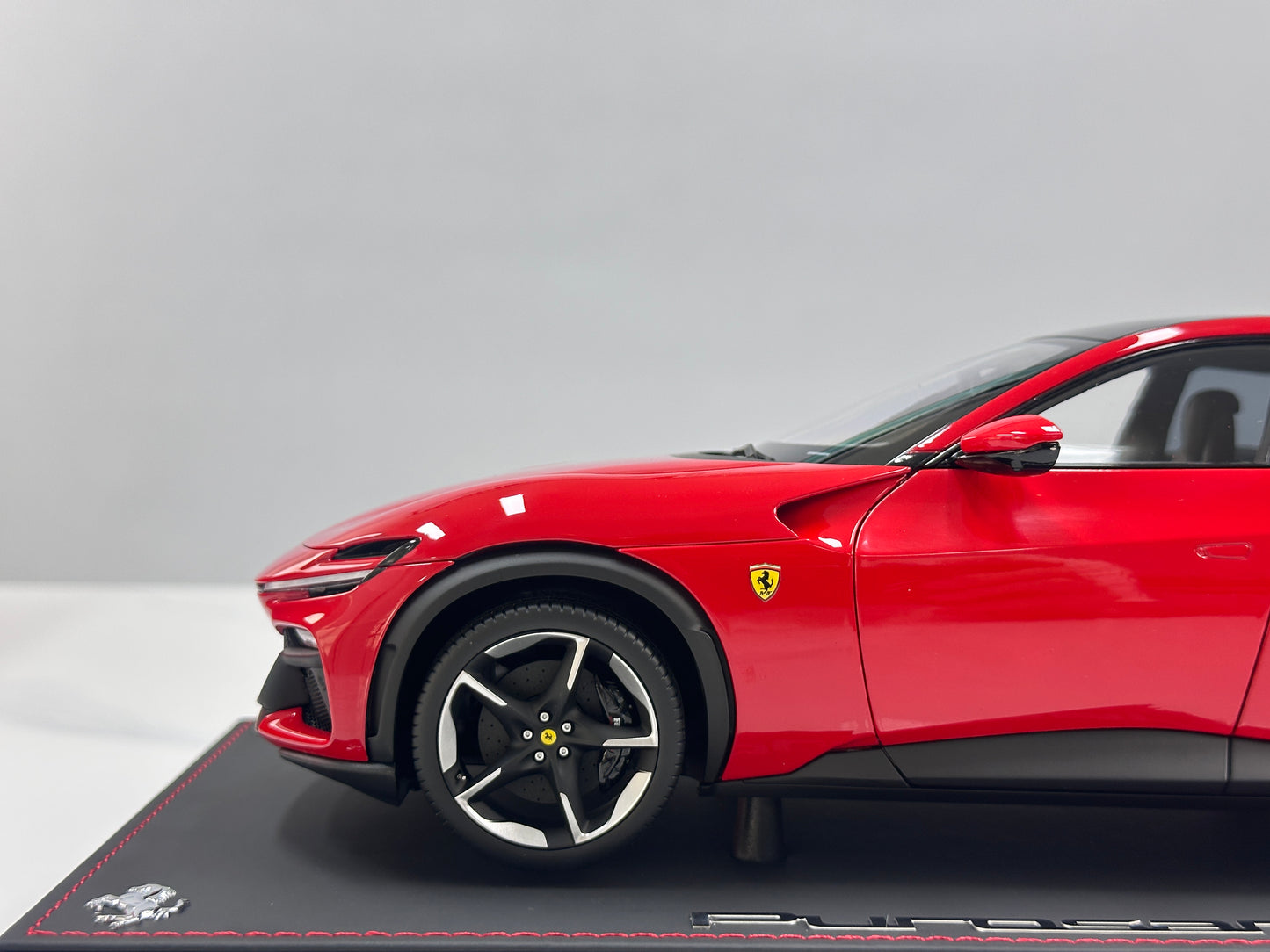BBR 1/18 Ferrari Purosangue – Standard Red with Leather Base (HE180052ADIE)