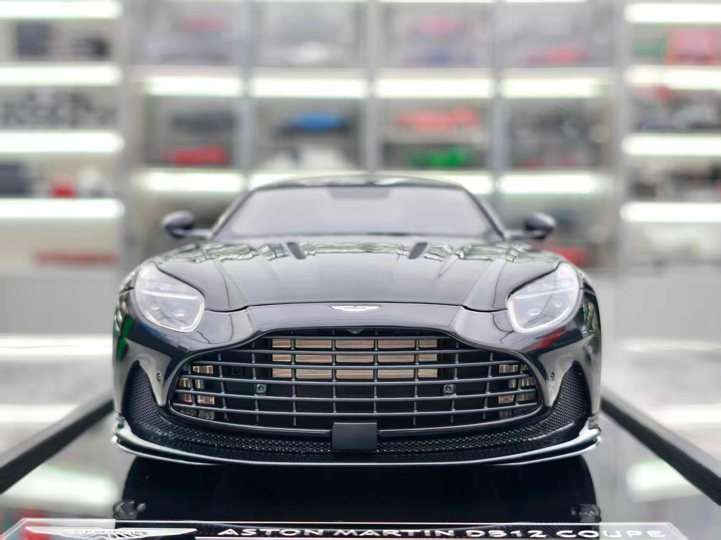 MOTORHELIX 1/18 Aston Martin DB12 Coupe, Black MH332