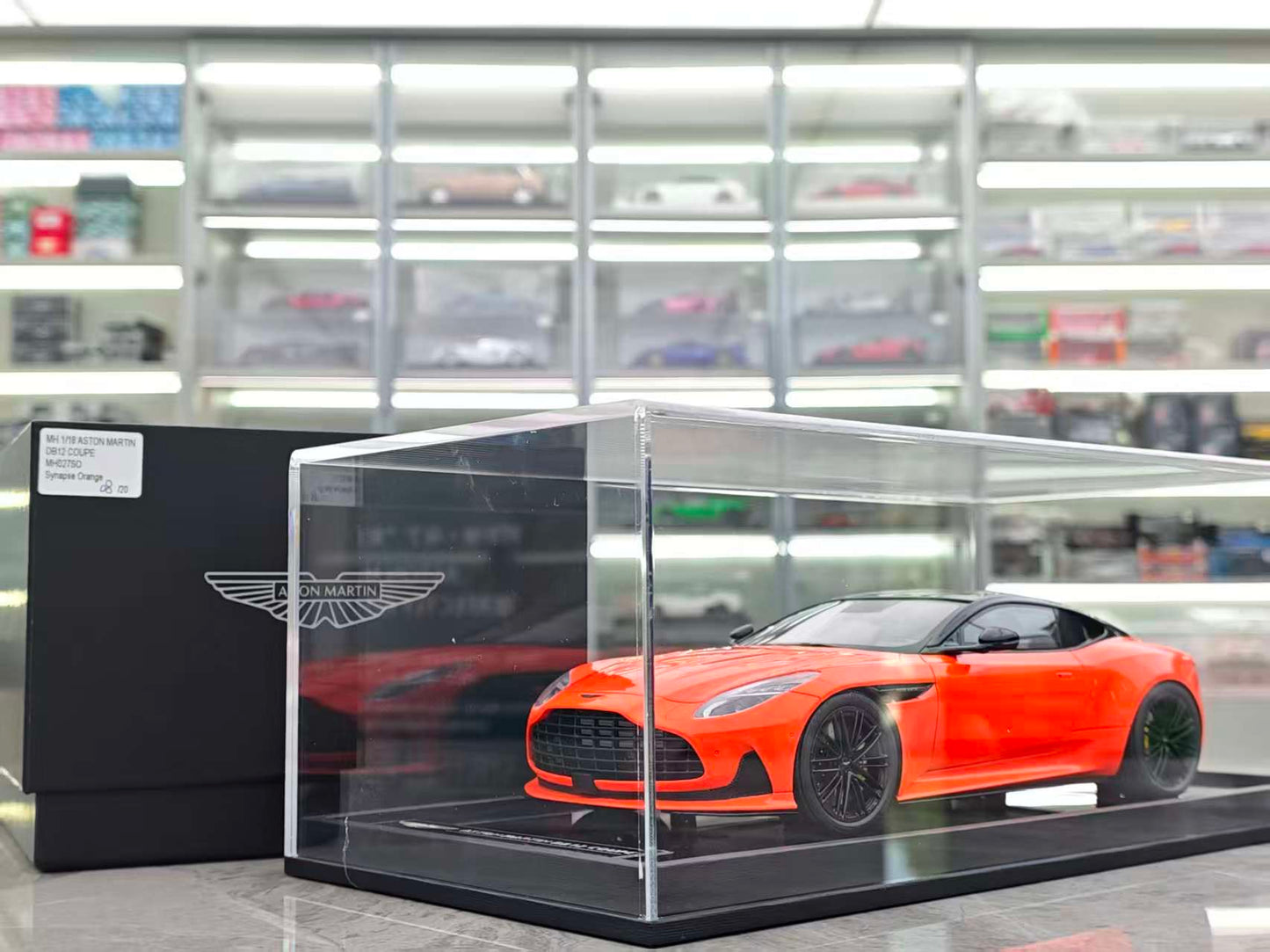 MOTORHELIX 1/18 Aston Martin DB12 COUPE Orange MH331