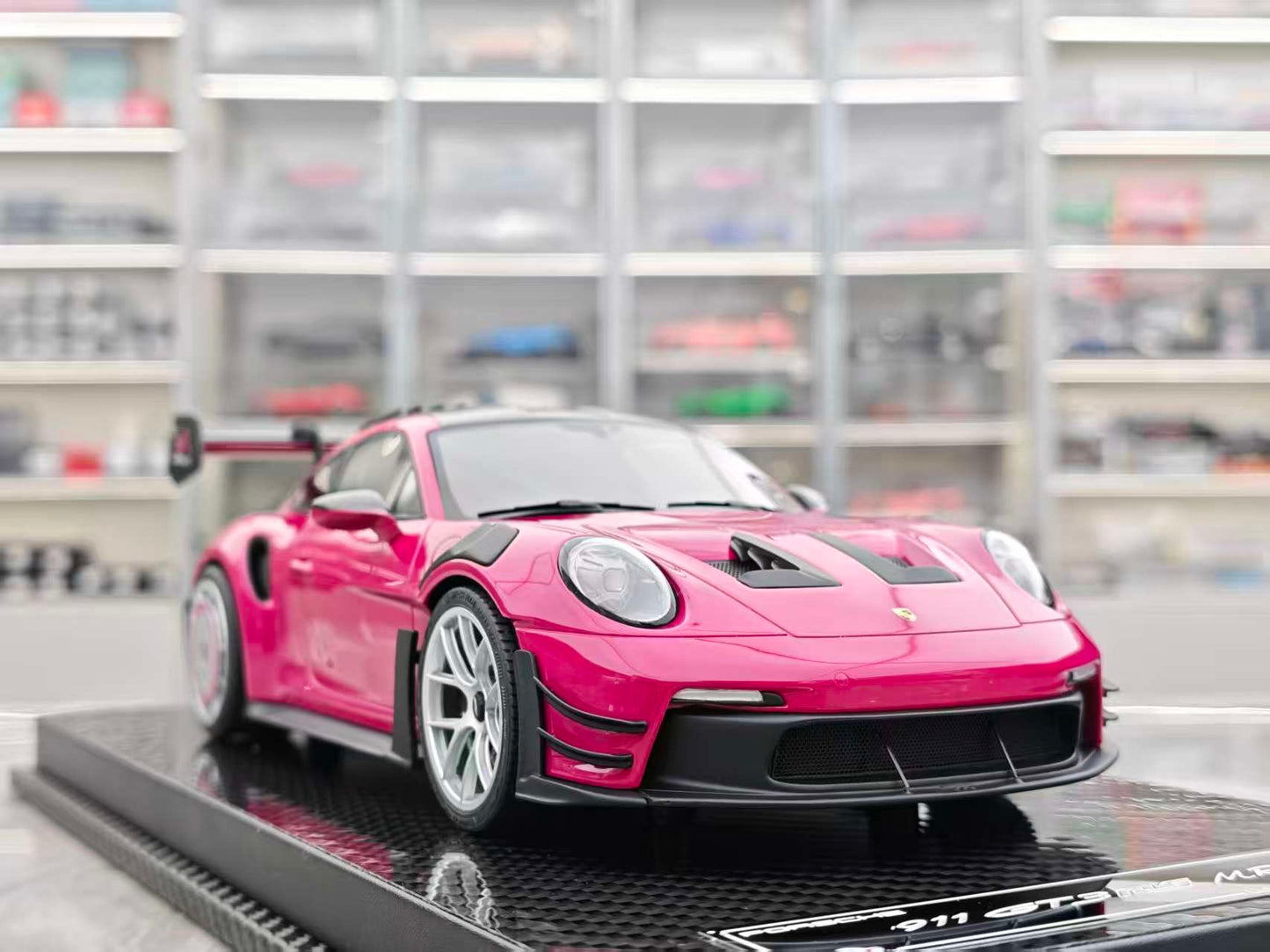 VIP 1/18 Porsche 911 GT3 RS-Manthey Racing, Pink VIP190