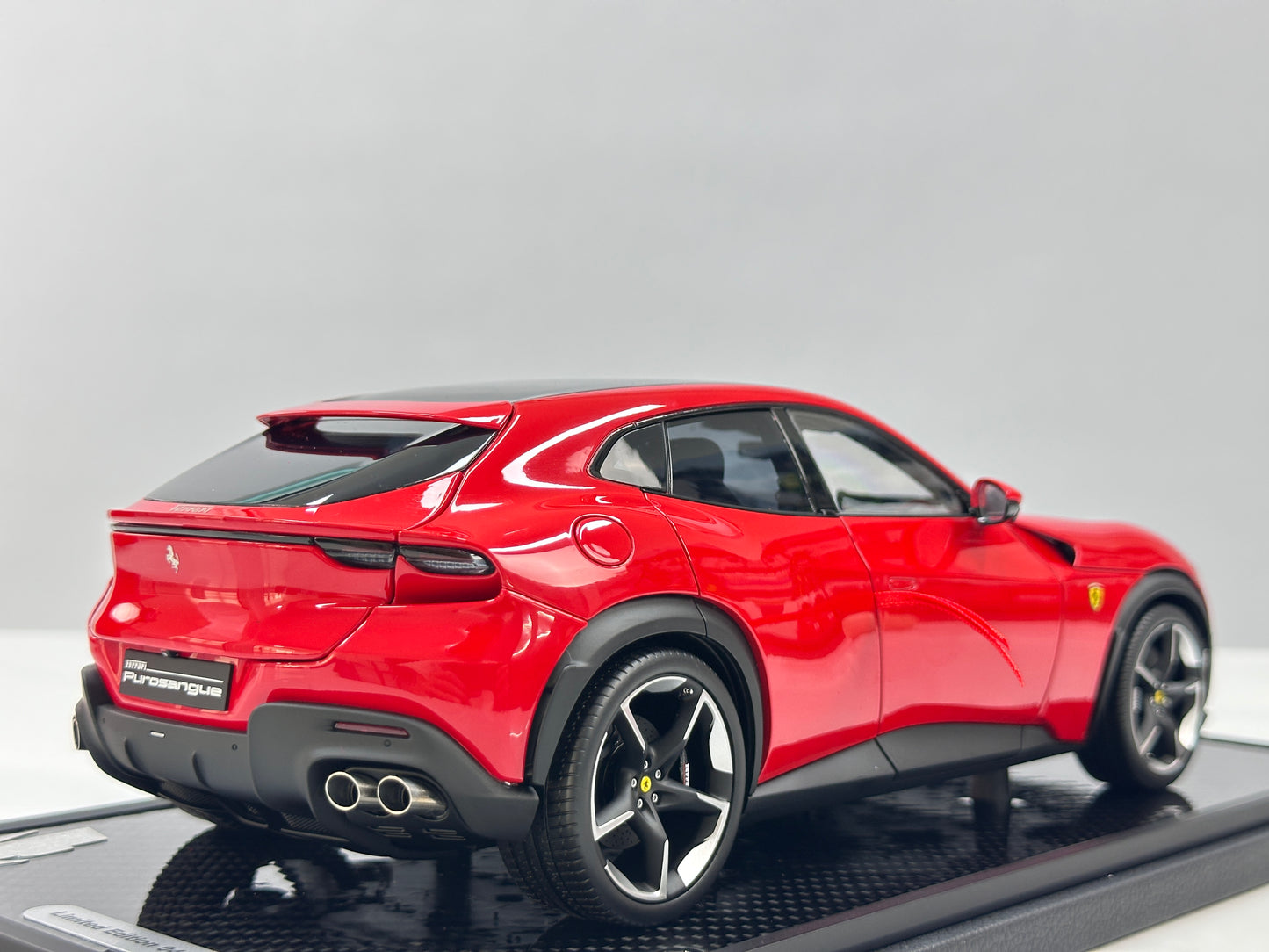 BBR 1/18 Ferrari Purosangue – Black Roof Version Carbon Fiber Base Standard Red (HE180052ACH)
