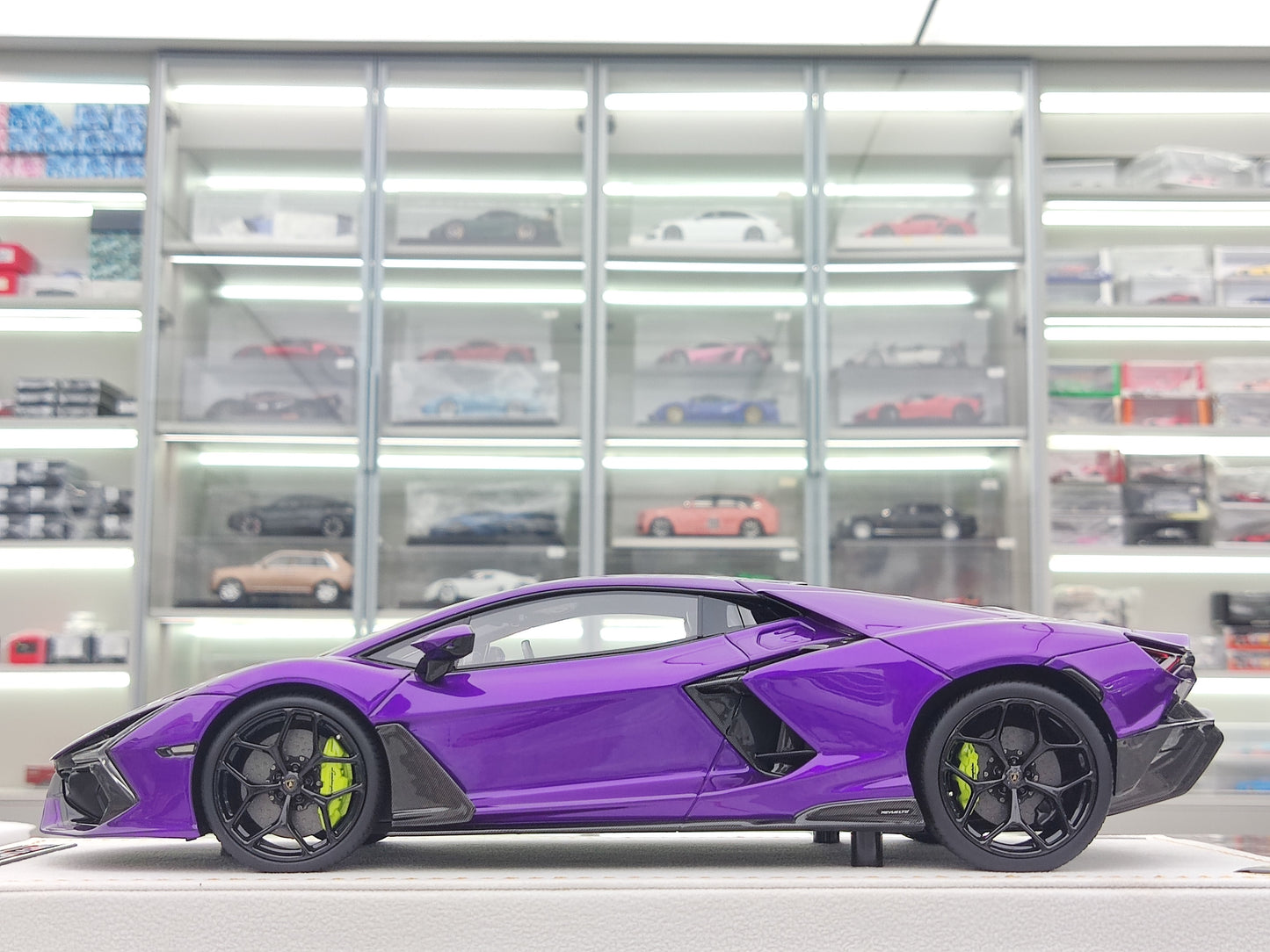 MR 1/18 Lamborghini Revuelto New Generation Hardtop Purple LAMBO058BN1
