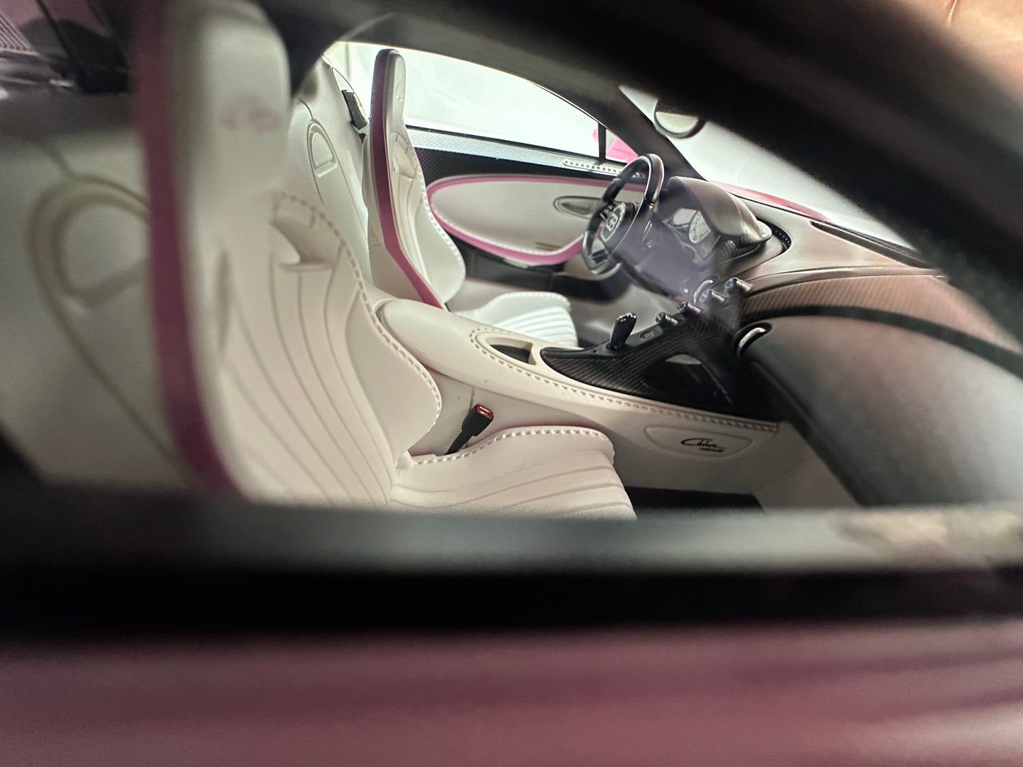 BBA MODEL 1/18 Bugatti Chiron Profilee in Girly Pink BBA074