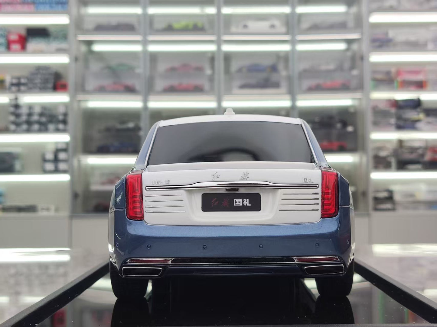 MOTORHELIX 1/18 Hongqi State Gift, Model Car MH309