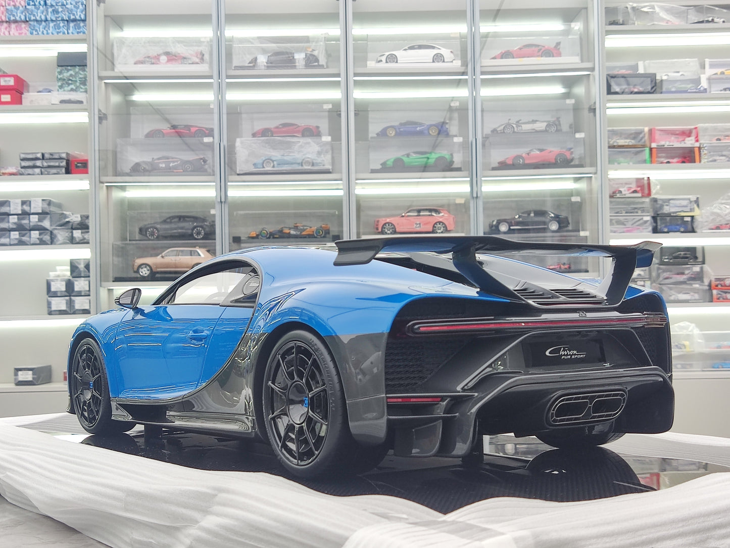 MR 1/8 Bugatti Chiron Pur Sport Dynamic Blue Simulated Car Model MR194