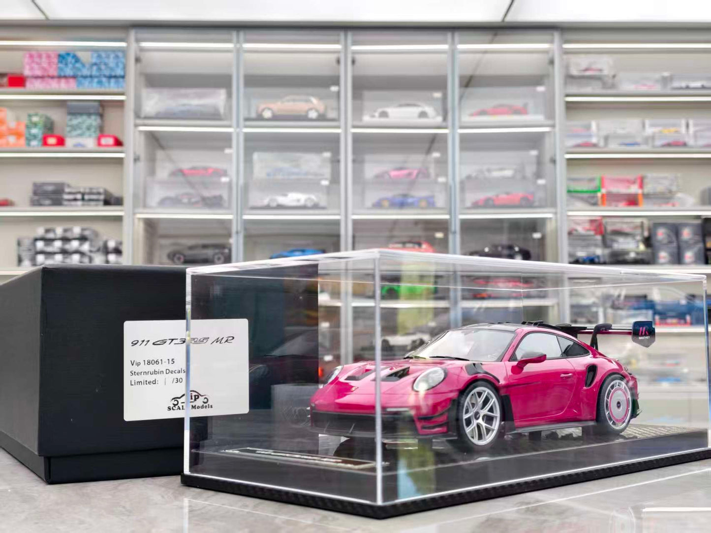 VIP 1/18 Porsche 911 GT3 RS-Manthey Racing, Pink VIP190